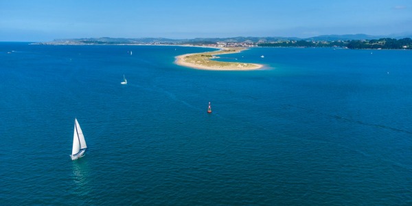 Rastrea embarcaciones en tiempo real con localizador de barcos mediante GPS y AIS actualizado