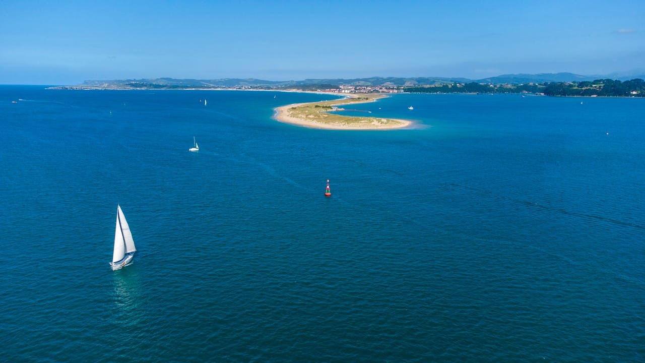 Rastrea embarcaciones en tiempo real con localizador de barcos mediante GPS y AIS actualizado